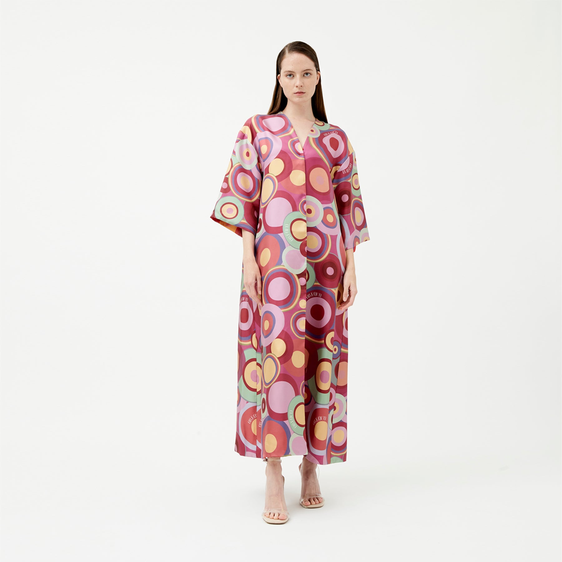 Kimono in seta Rainbow Symphony OREQUO indossato